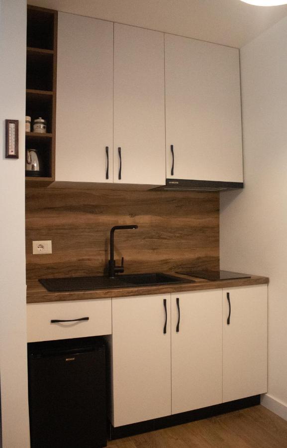 Downtown Studio Apartments Тирана Экстерьер фото