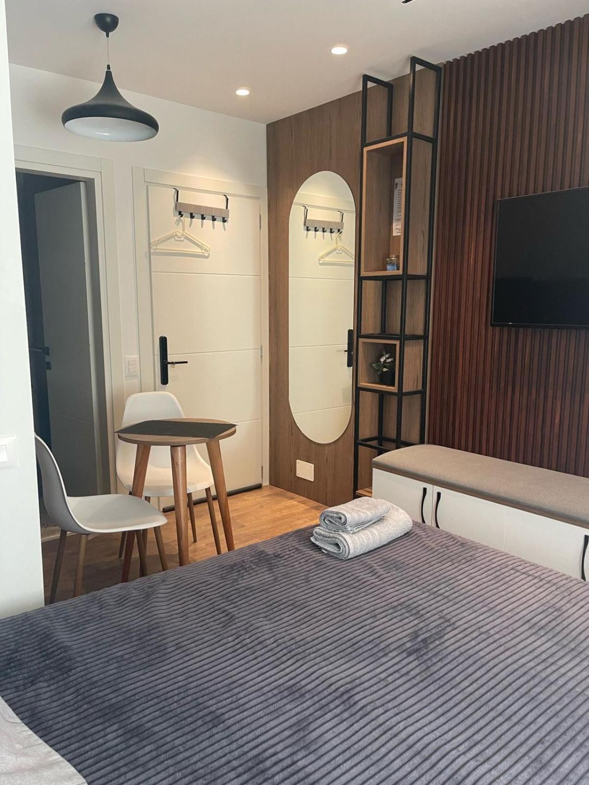 Downtown Studio Apartments Тирана Экстерьер фото